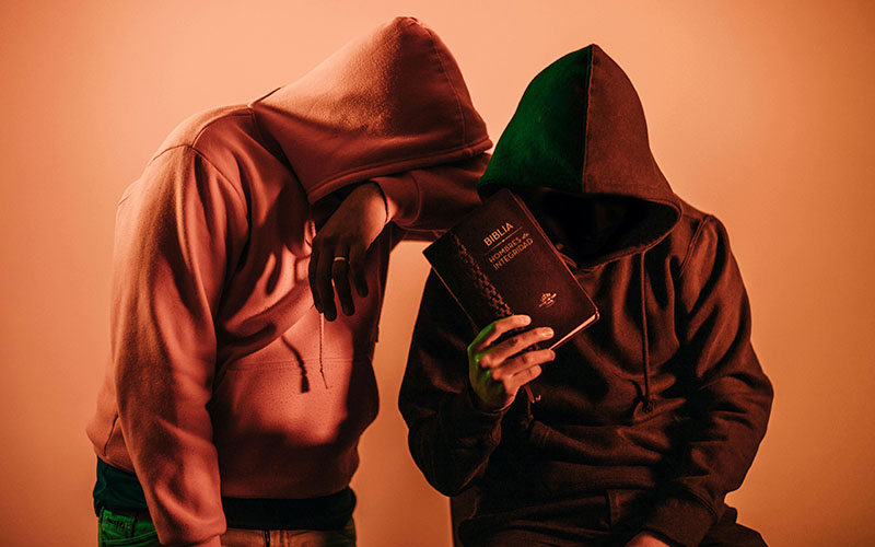 La haine croissante envers les chrétiens est minimisée en Europe, selon un guide