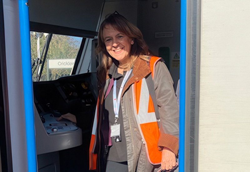 Aumônière dans un train