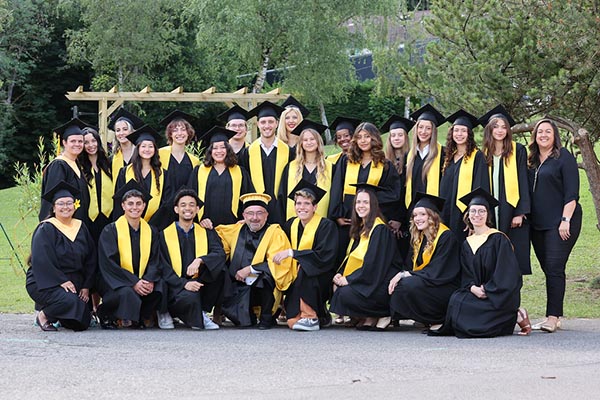 Étudiants IFLE - Promotion 2025-2026, avec leurs professeurs
